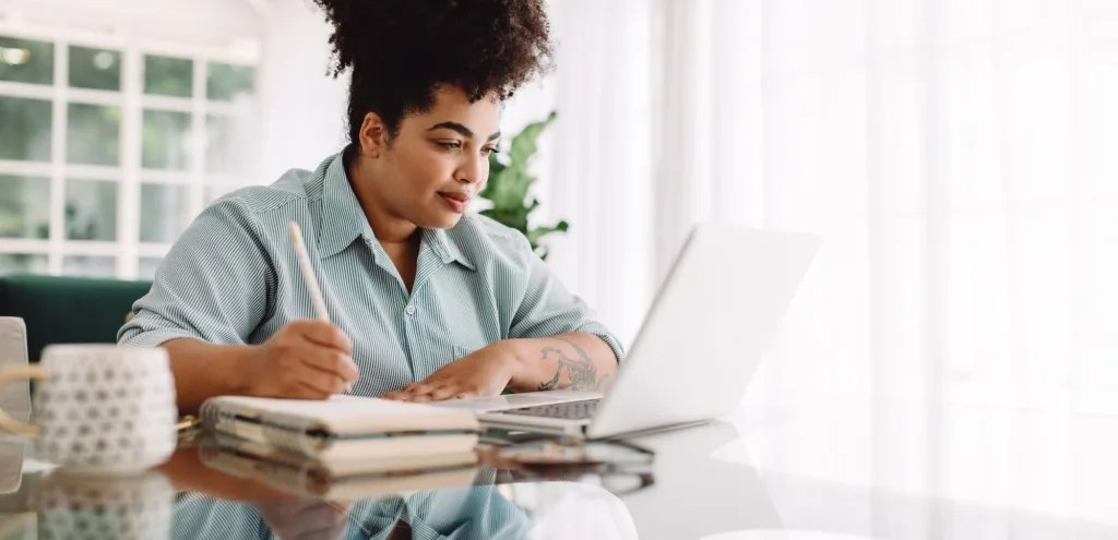 39 Online Colleges With Free Laptops And Other Tech Perks